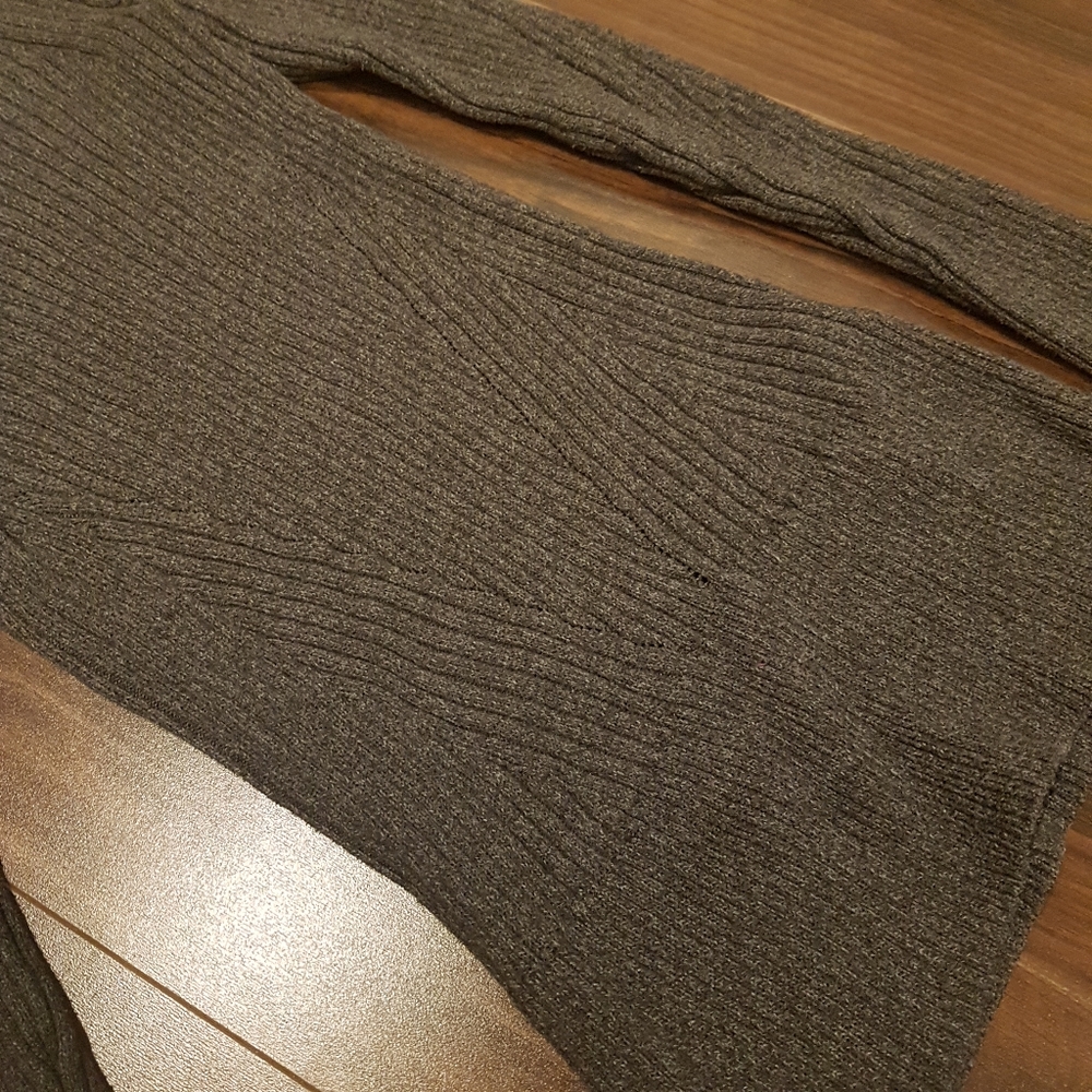 A&F waist slimming sweater (grey) - Picture 7 of 8